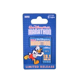 2015 Disney runDisney Walt Disney World Marathon 13.1 Miles Pin